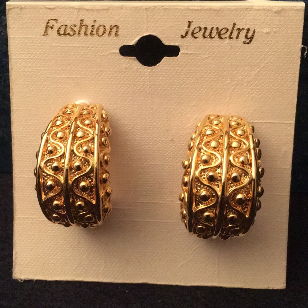 Clip earrings